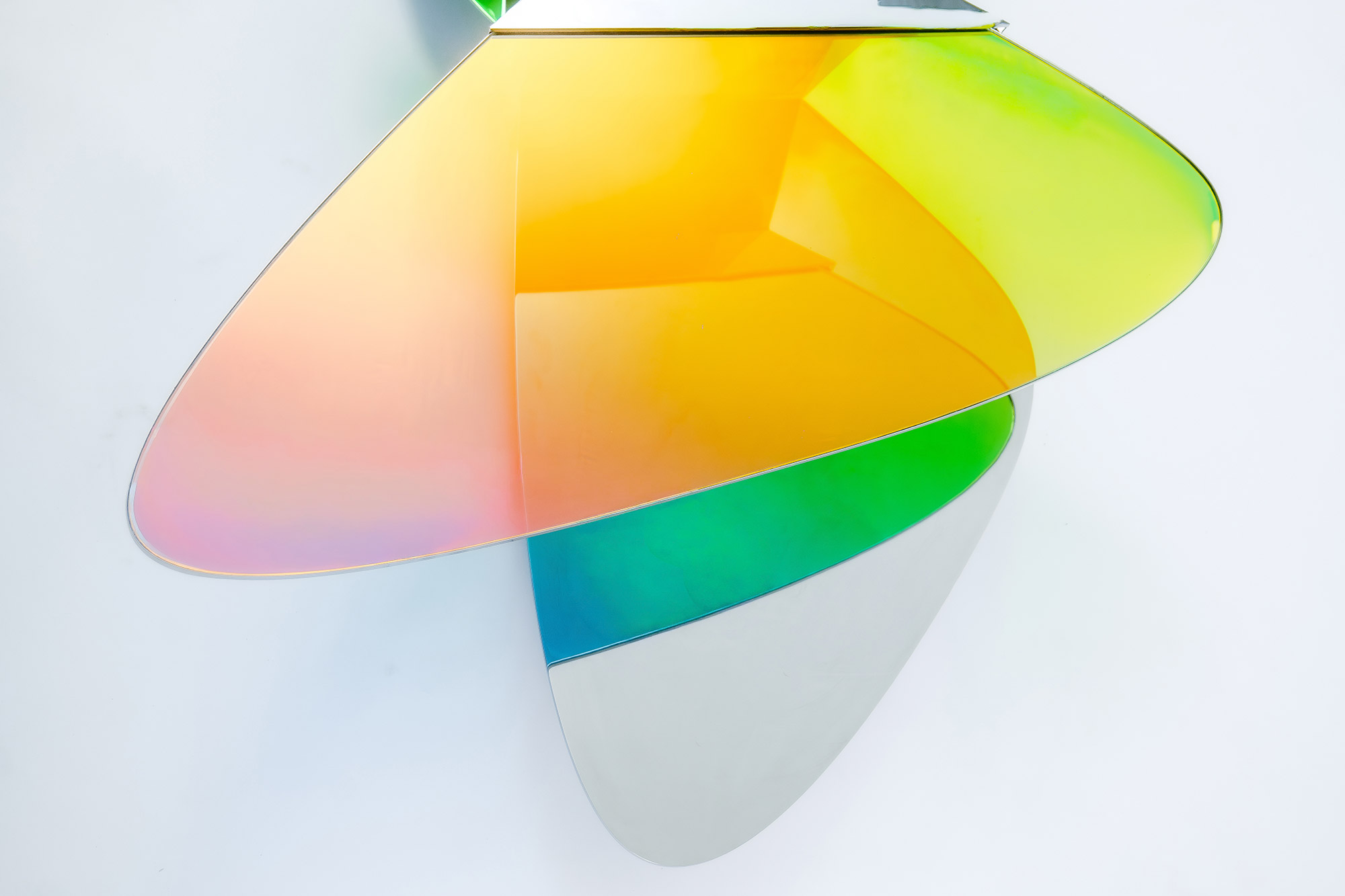 Sculptural table with glass wings in yellow and green – LT02