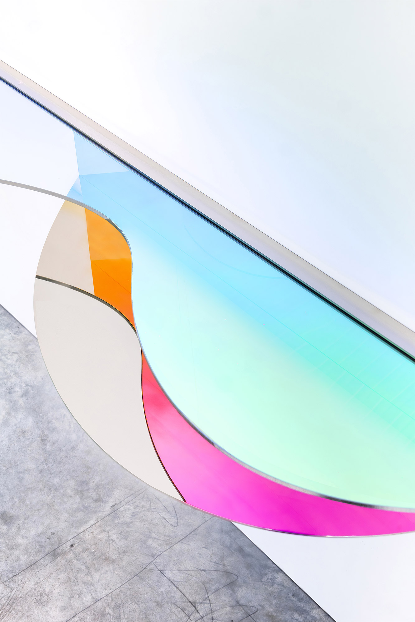 Polished steel frame with chromatic highlights – C01