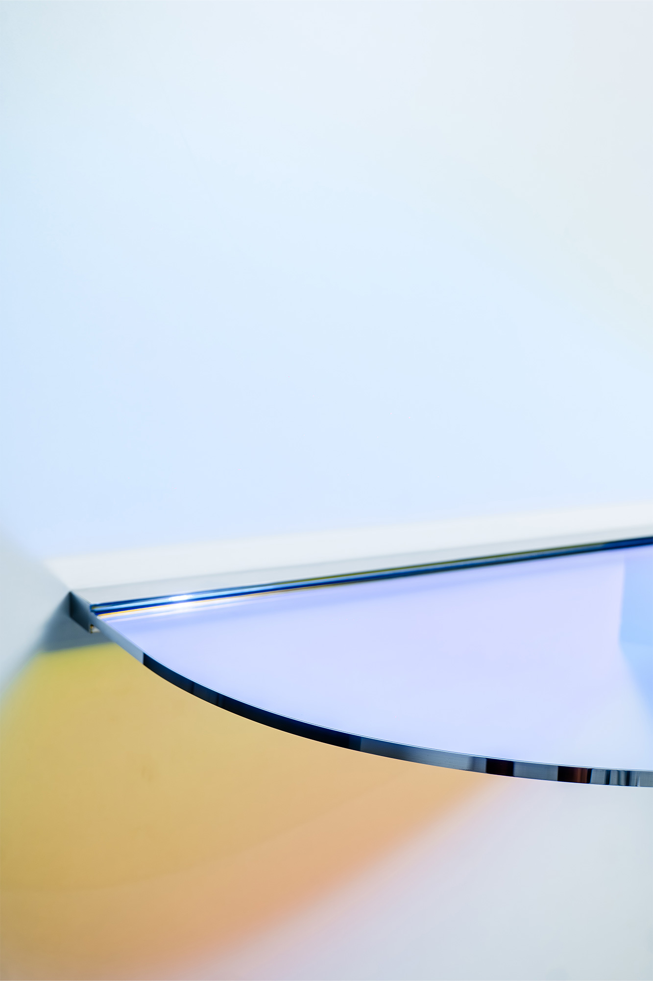 Fluid silhouette casting warm reflections – C01