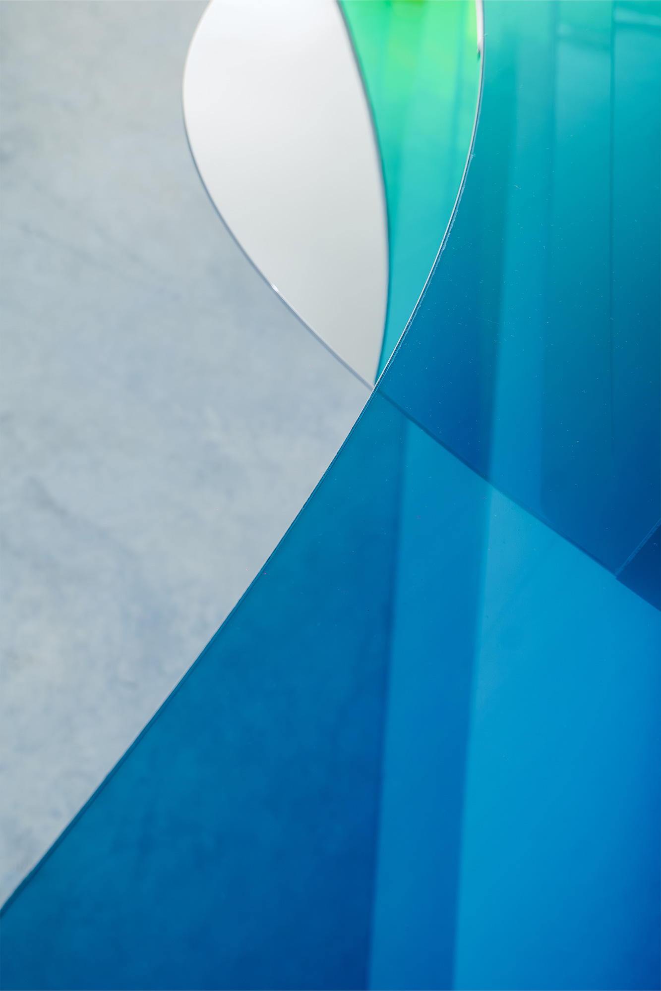 Close-up of translucent gradient – C03