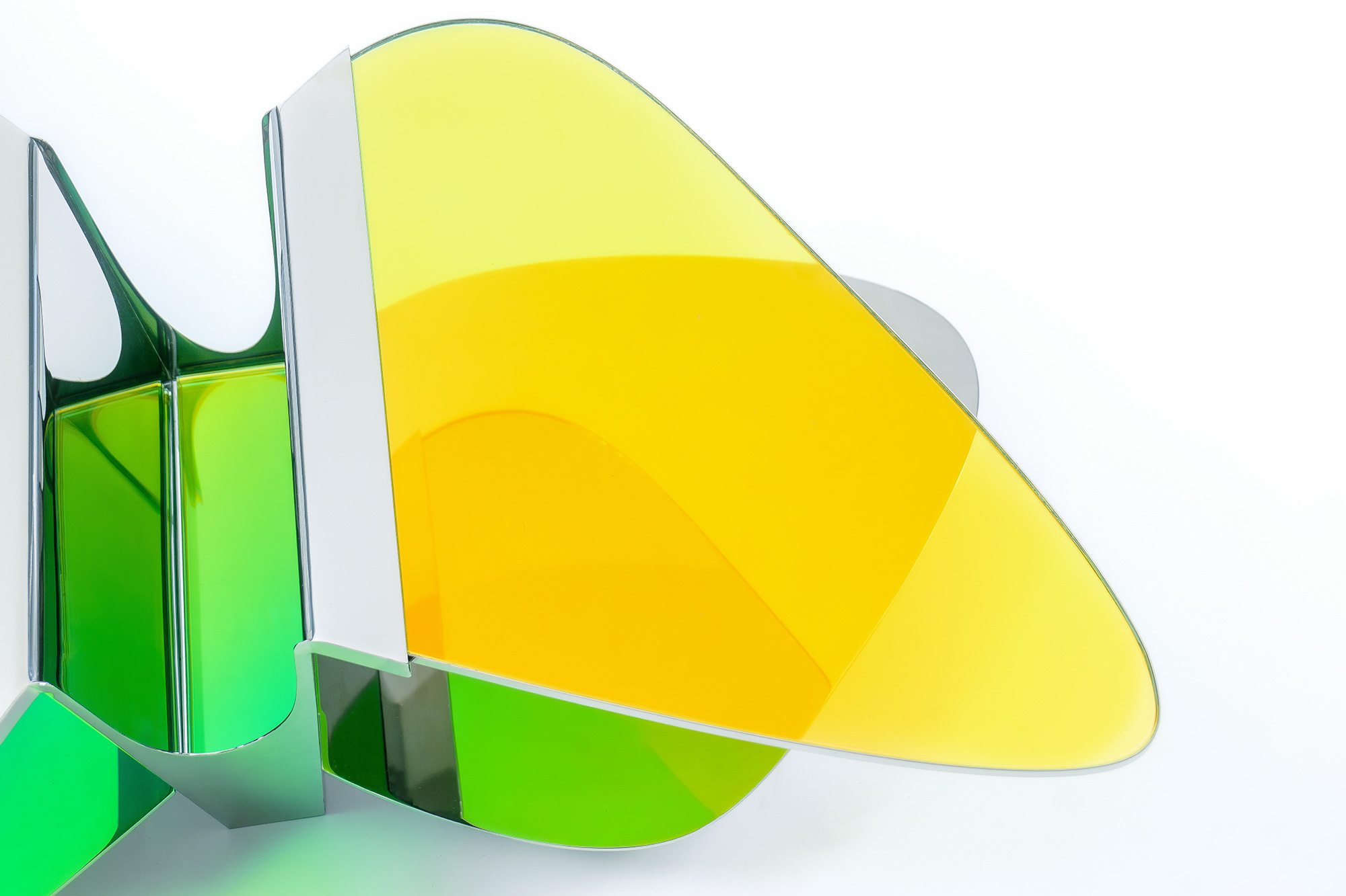 Steel base reflecting green tones – LT02