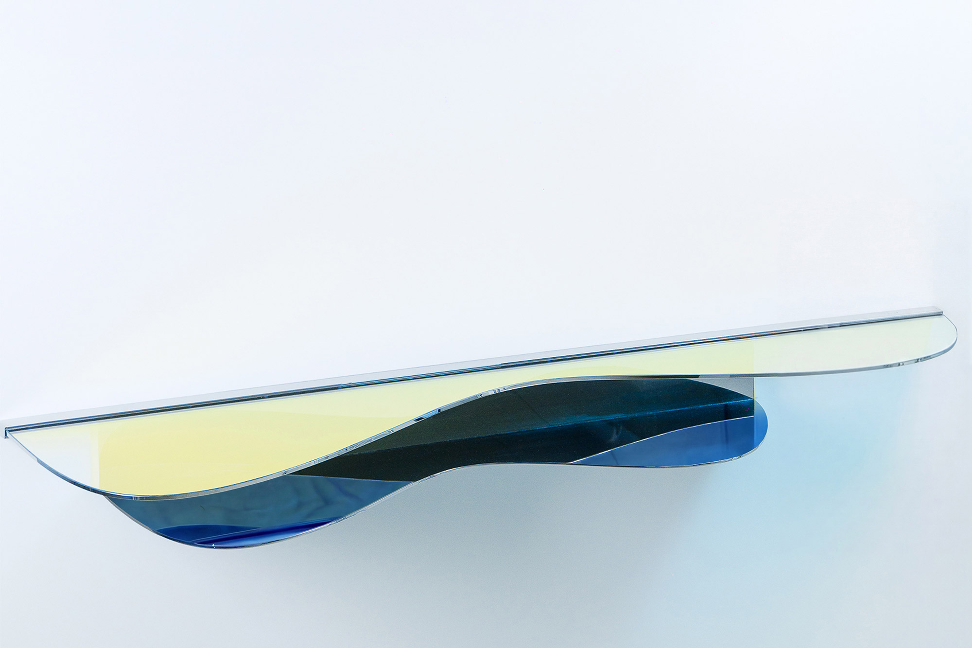 02-odalik-console-c02-three-quarter-view