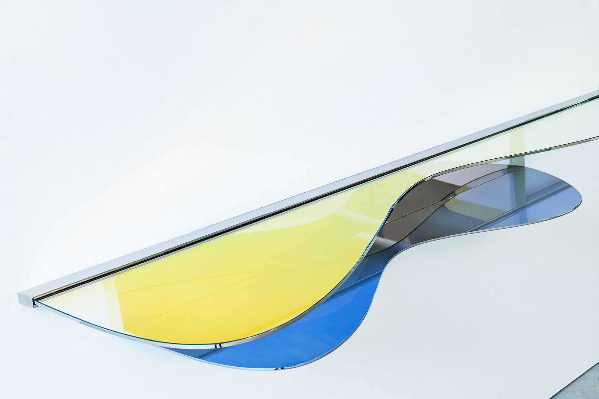 07-odalik-console-c02-curved-composition