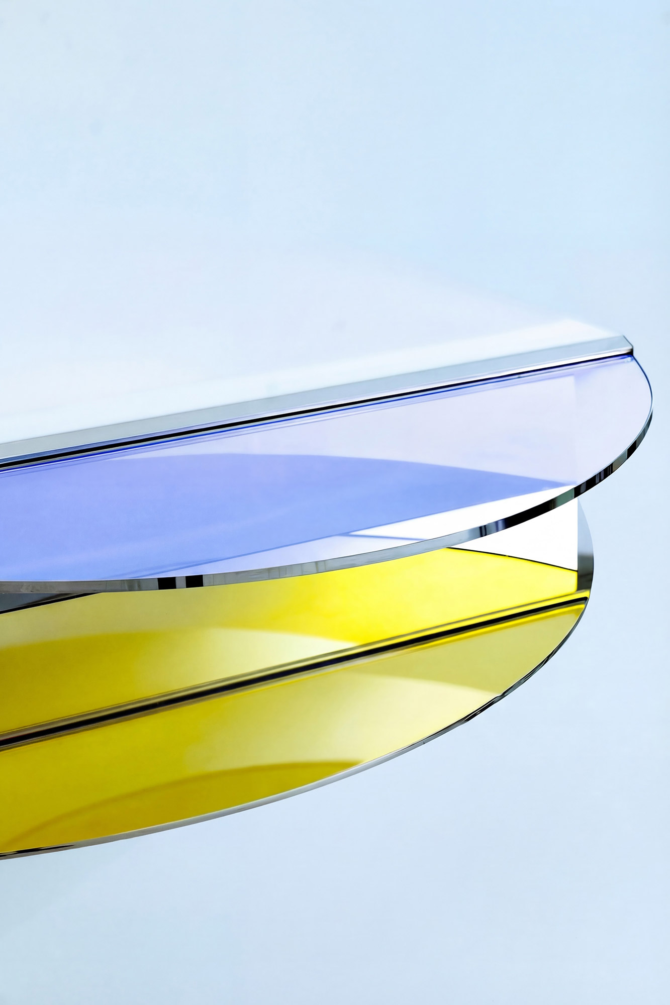 13-odalik-console-c01-glass-reflection